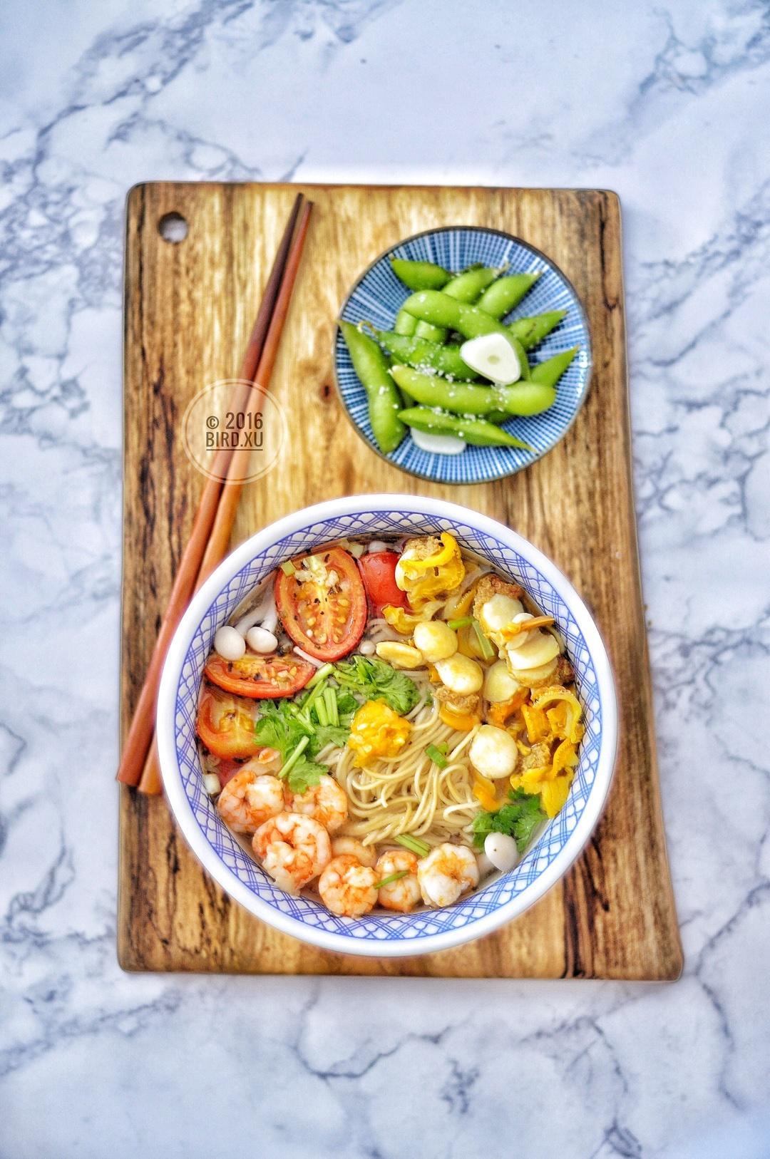 海鲜味噌浓汤蛋蛋面（虾，扇贝，鸡蛋面/竹升面）的做法