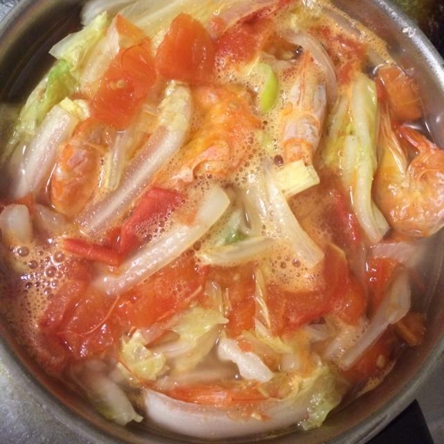 番茄白菜大虾汤的做法