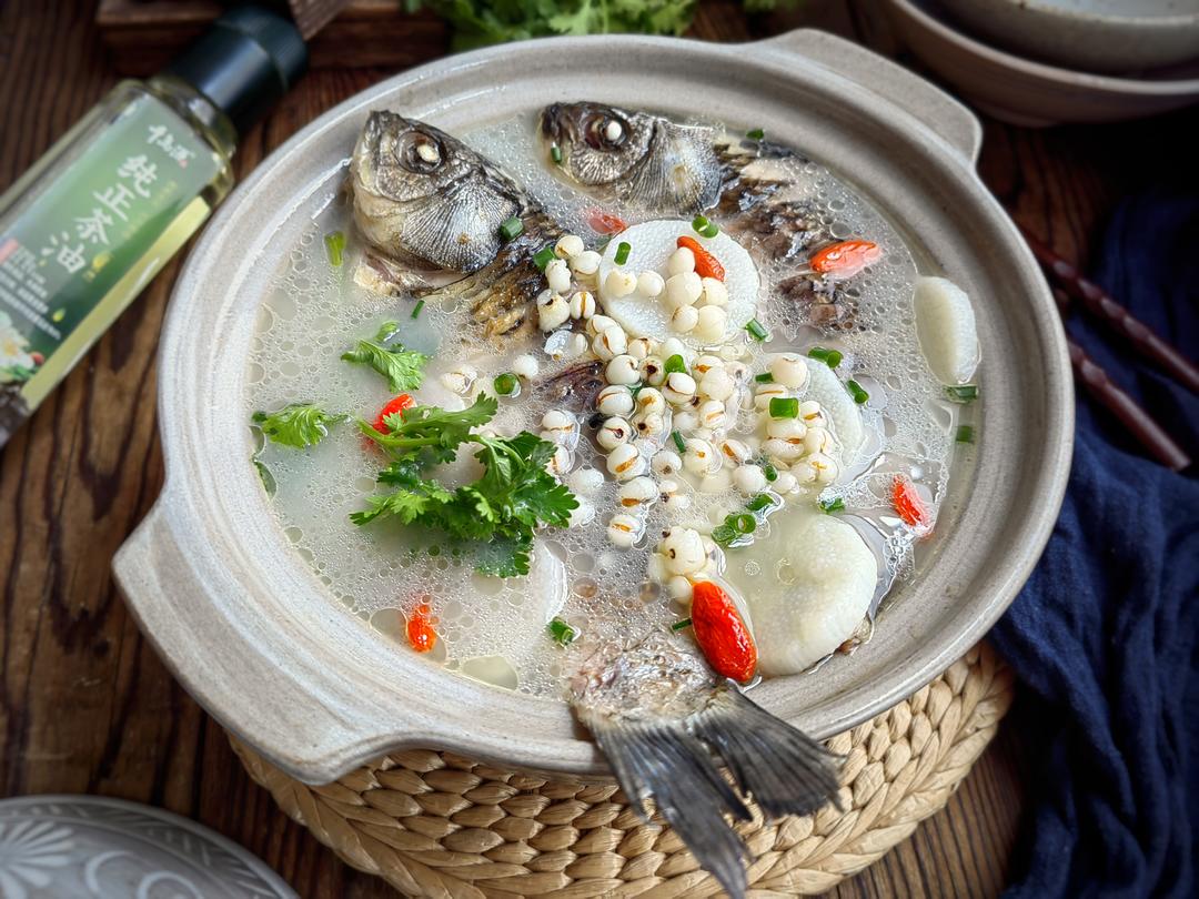 开胃祛湿又健脾的薏米山药鲫鱼汤的做法