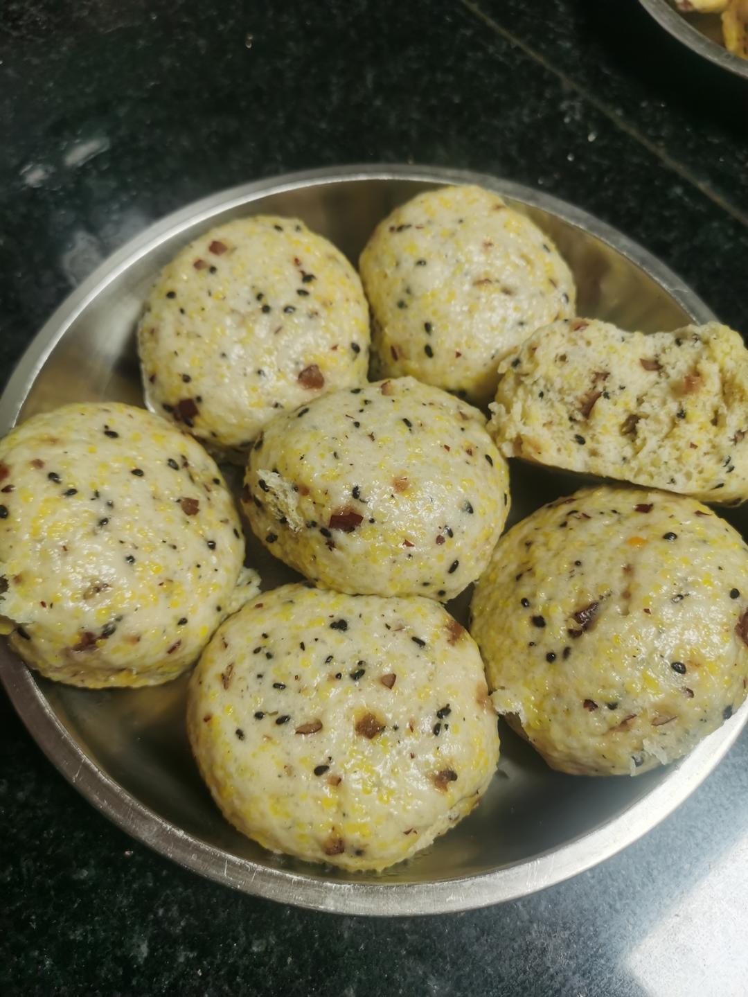 小米山药馒头（红枣黑芝麻）