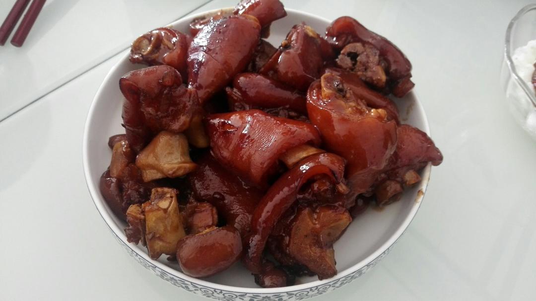 美味的家常菜：红烧猪蹄