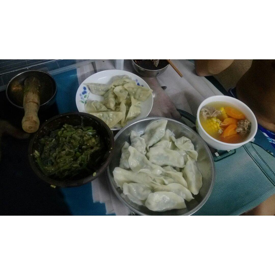 韭菜猪肉饺子(最简单最好吃又最多汁的饺子)