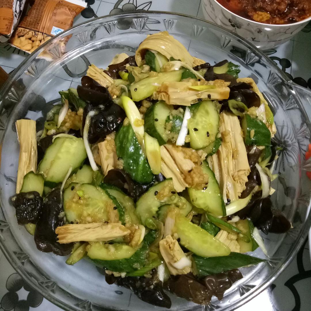 腐竹木耳拌黄瓜