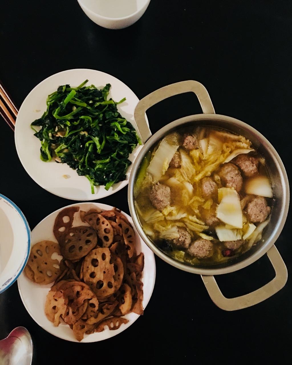 白菜丸子粉丝汤