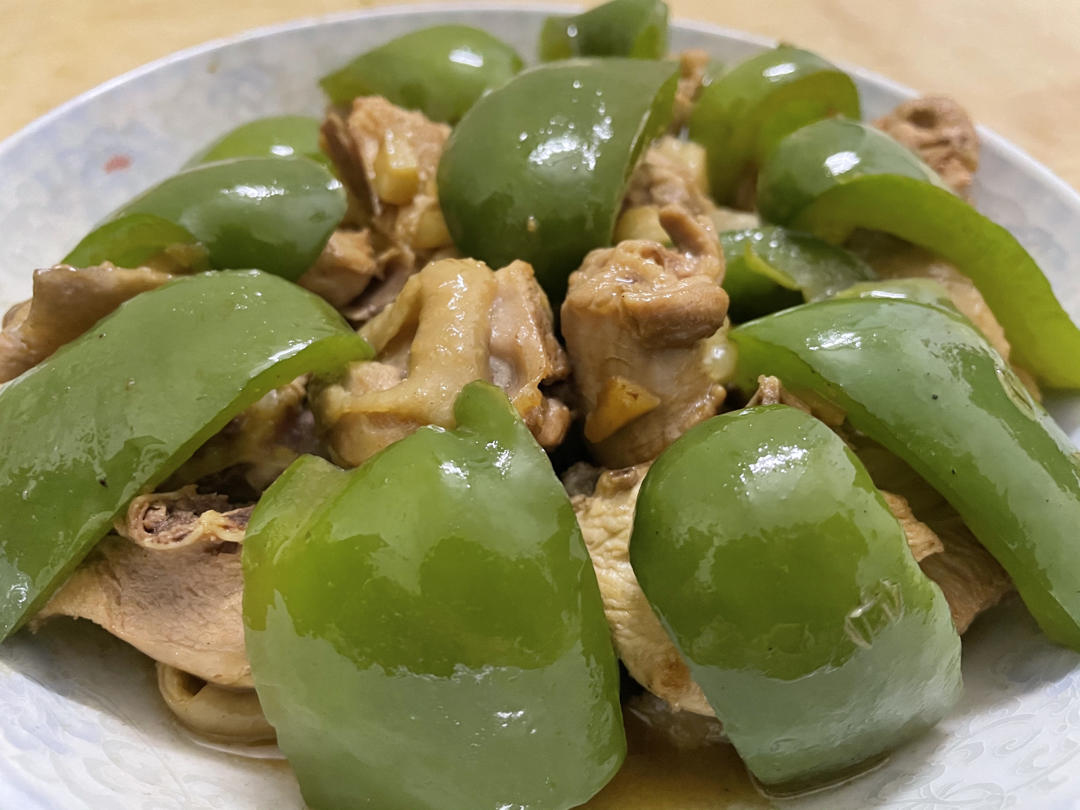 鸡肉炒菜椒