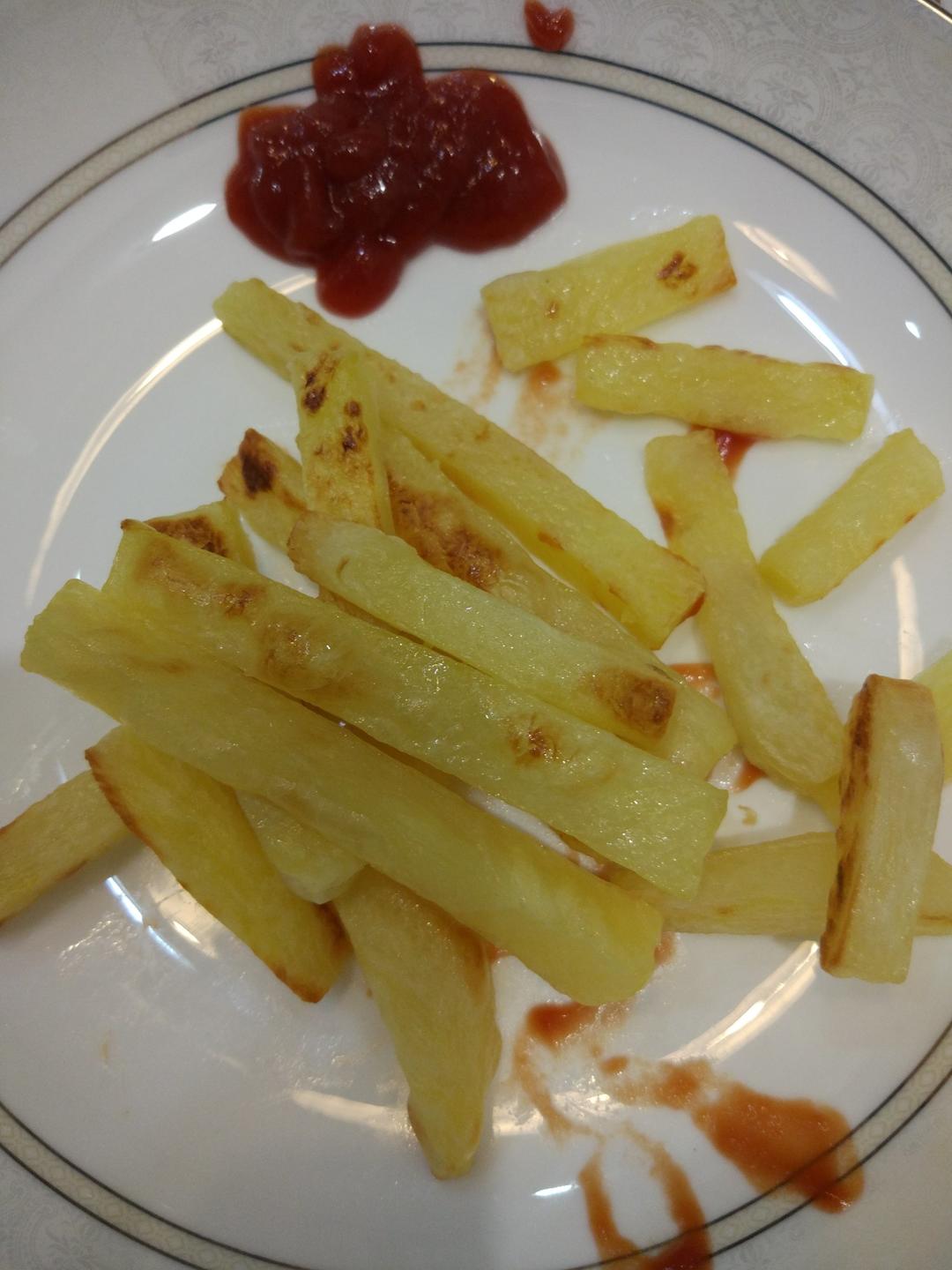 谁说孩子不能吃薯条？别人家孩子吃薯条也健康！
婴儿烤箱版薯条