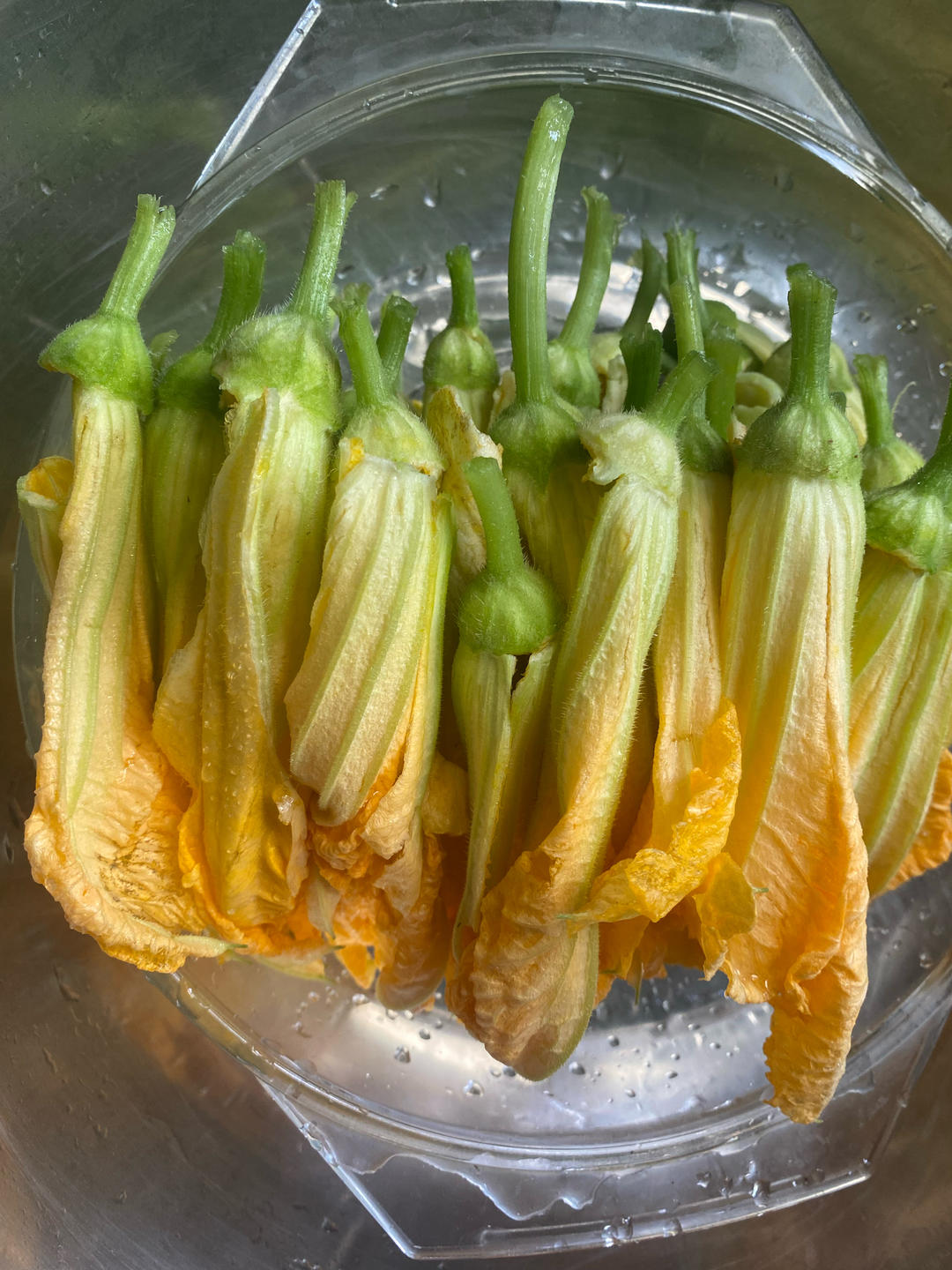 南瓜花炒土雞蛋的做法 步驟3