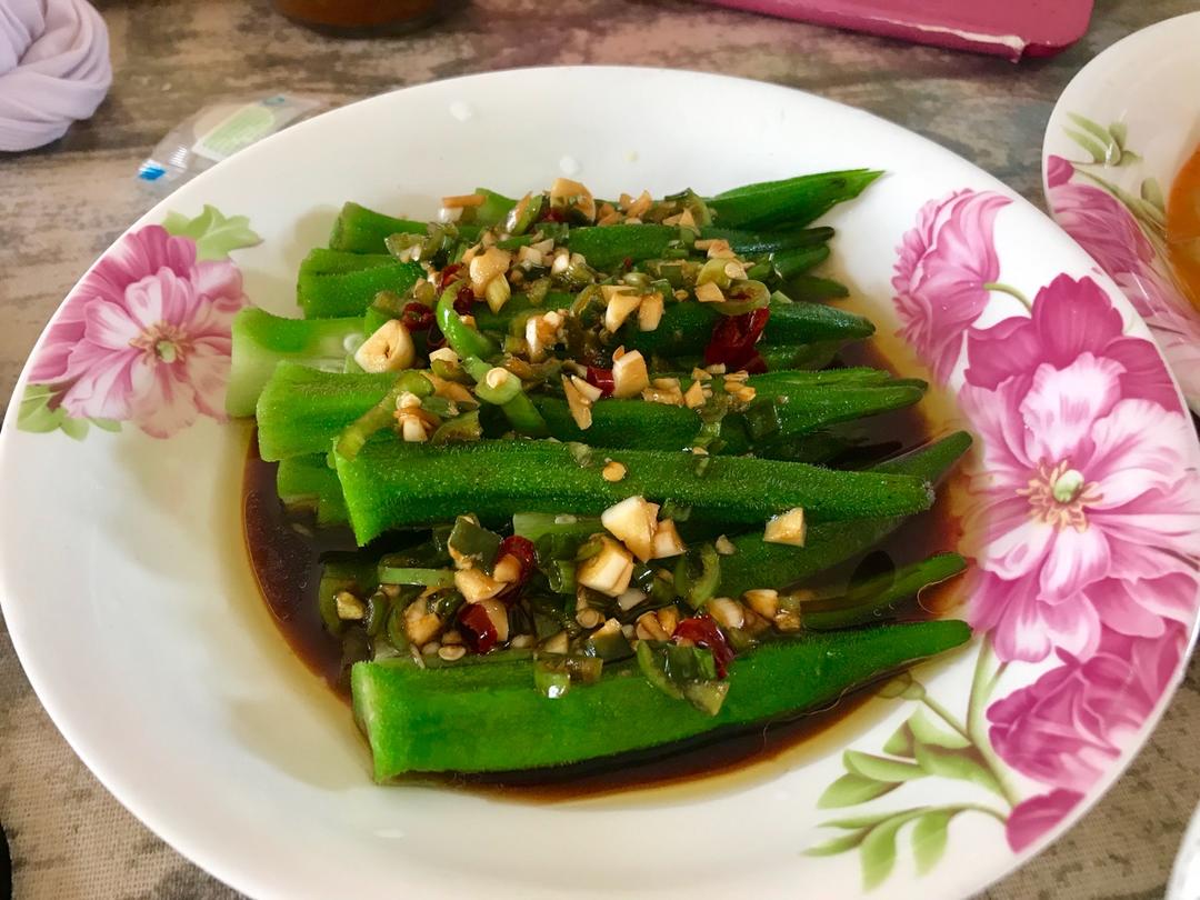 我脸圆吗做的家常菜～蒜香秋葵