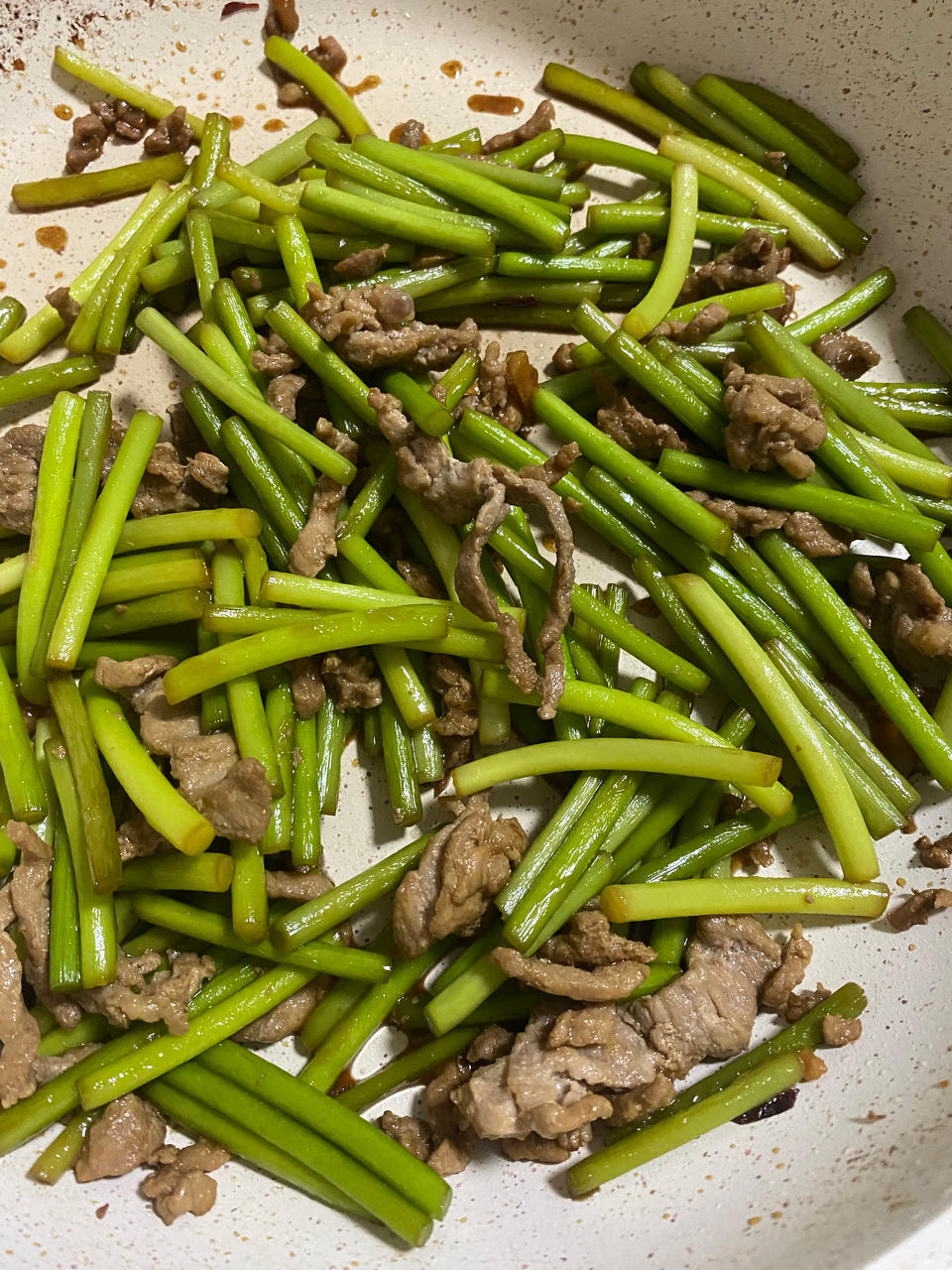 简单易做的下饭菜－蒜苔炒肉