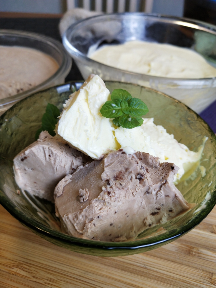自制冰淇淋，味道堪比哈根达斯，动物奶油版的做法