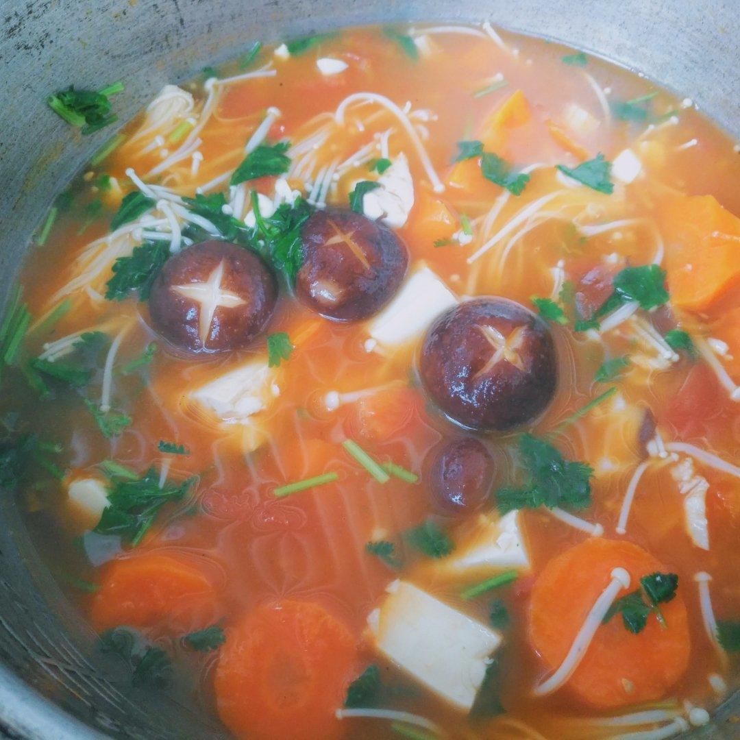 西红柿菌菇豆腐汤