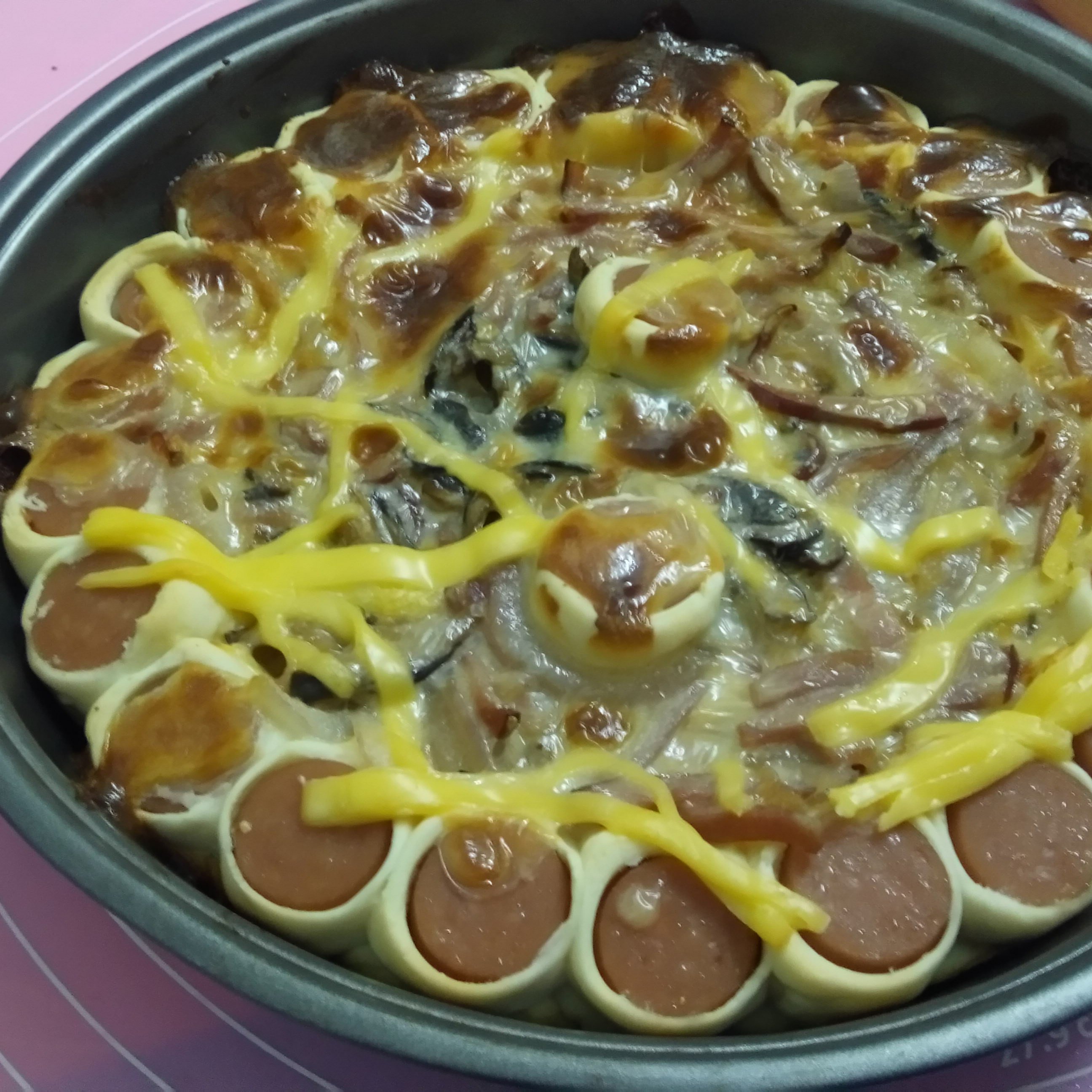 萨米肠蘑菇花边披萨