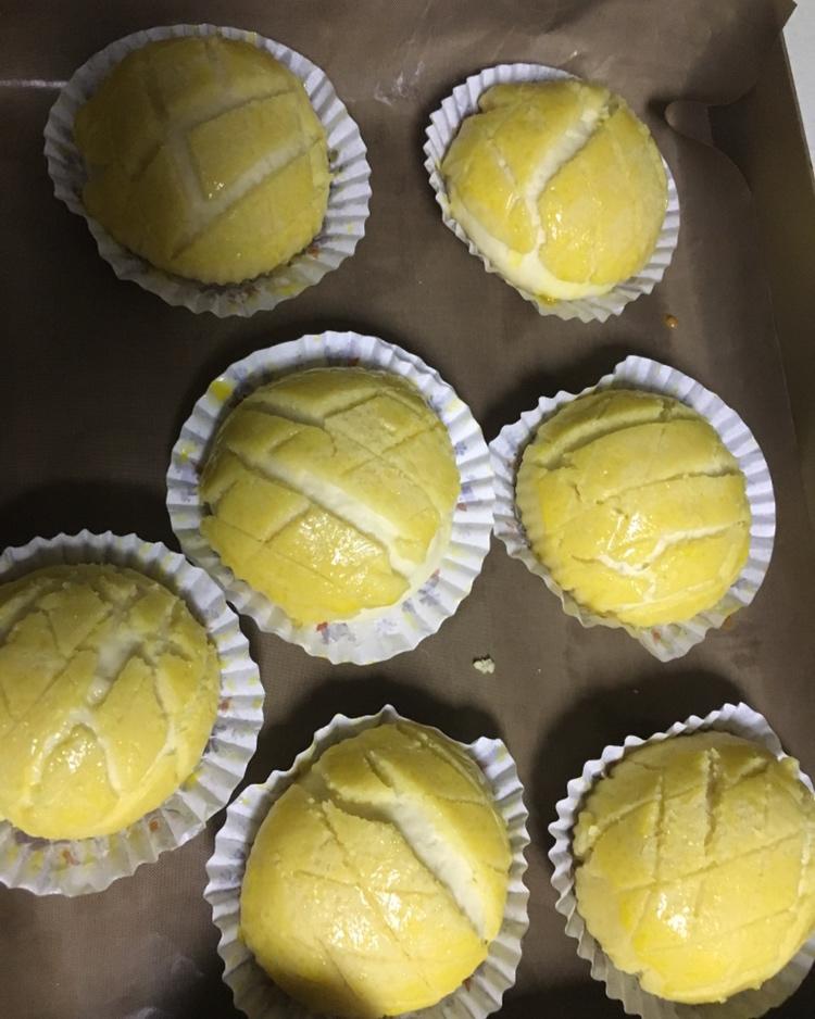 好吃到炸裂的港式菠萝包（附带制作酥皮的小视频）