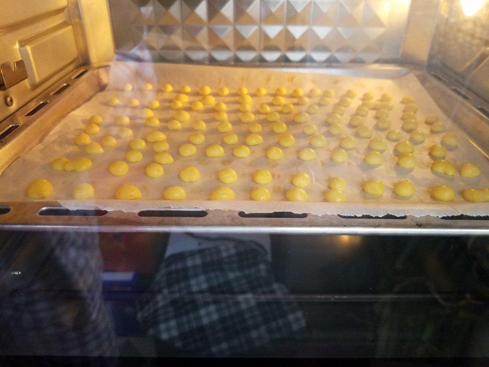 入口即化的无添加蛋黄溶豆