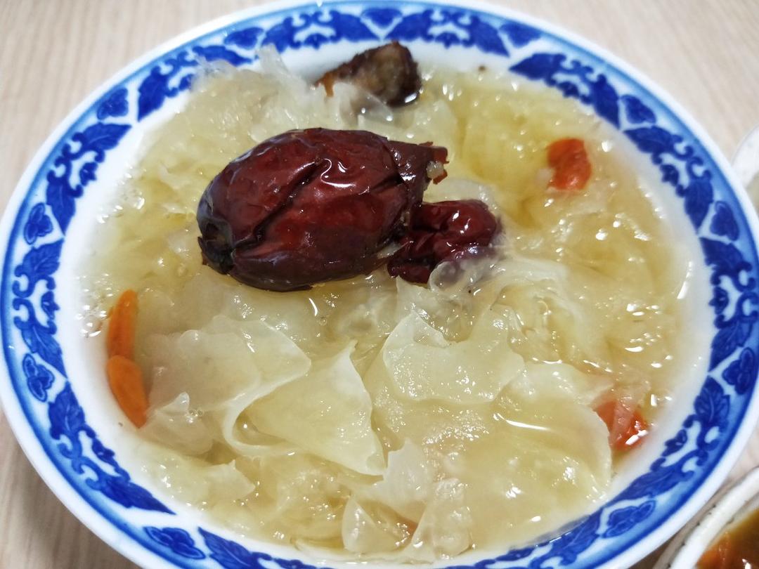 红枣枸杞银耳羹