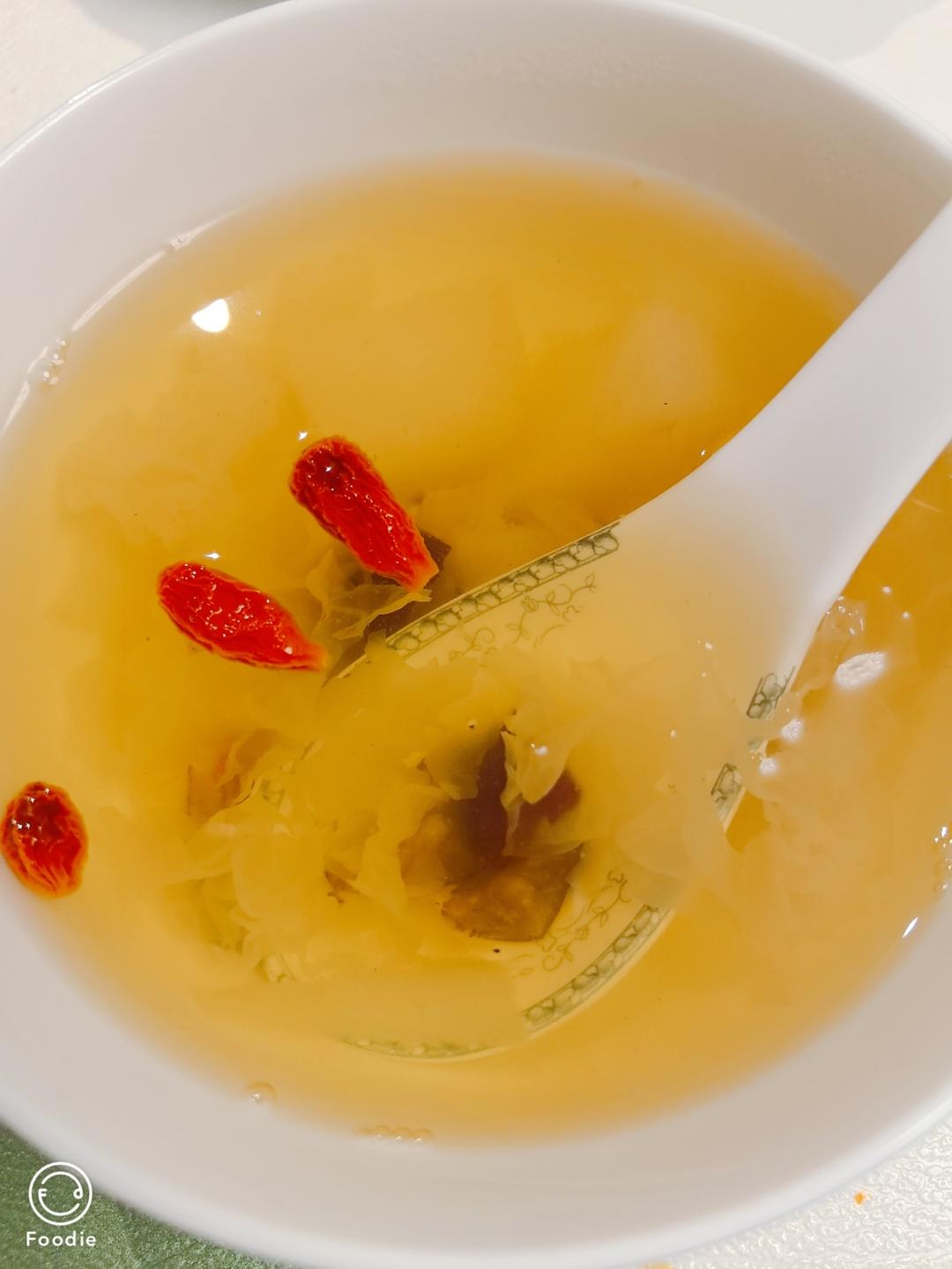 银耳雪梨红枣汤