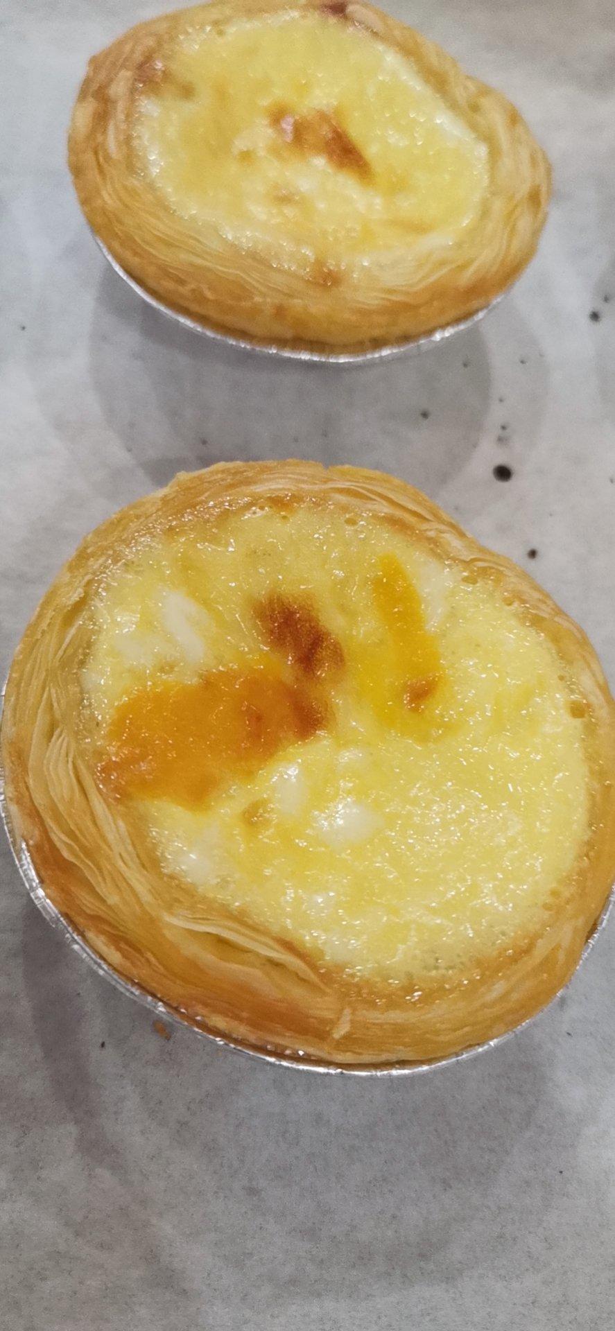 一只野生的小明做的不需要奶油的烤蛋挞