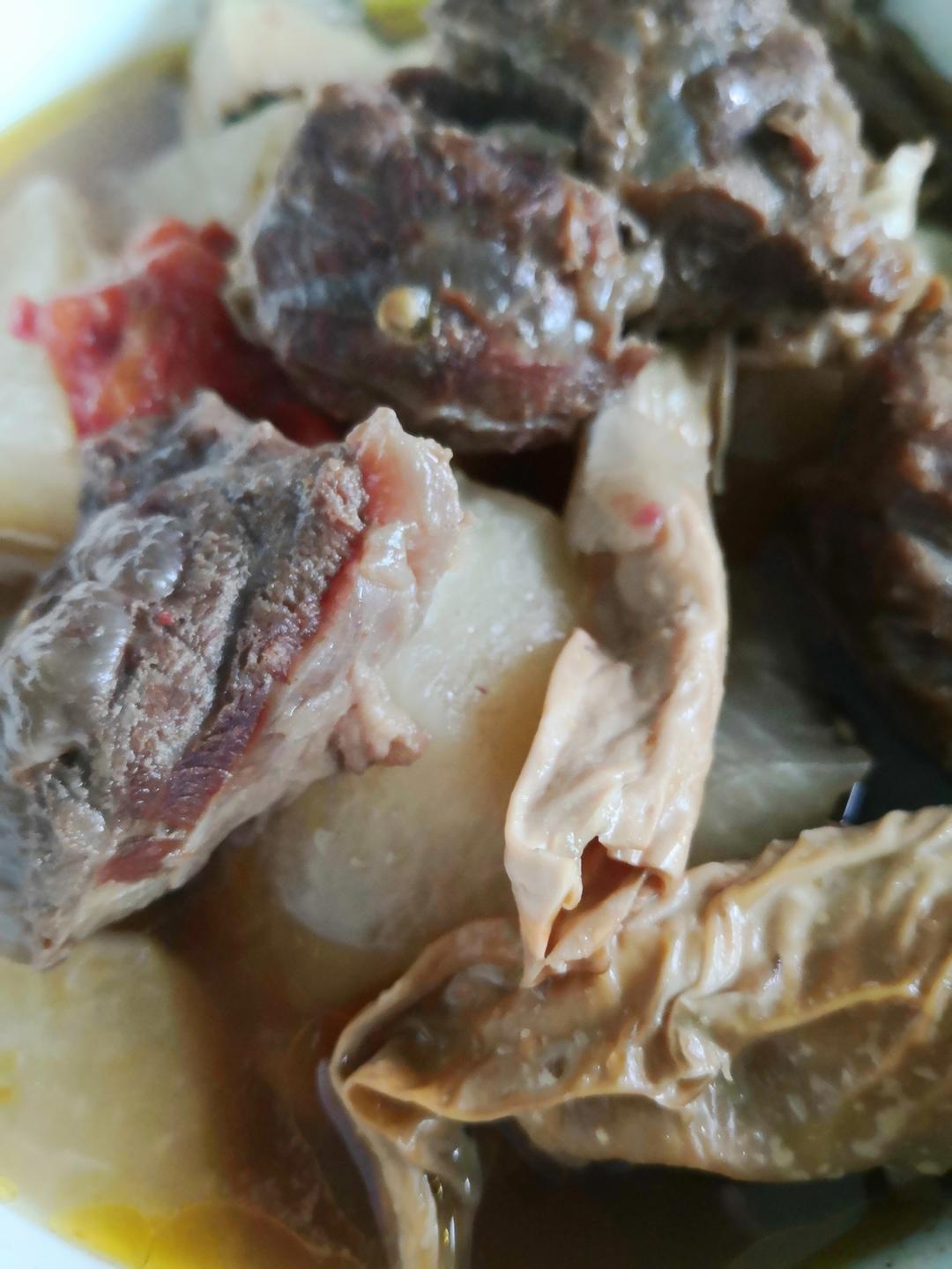 粤式萝卜腐竹牛腩煲（牛杂档味道）