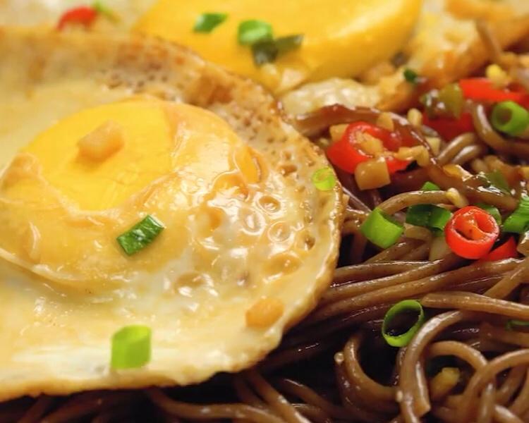 懒人荷包蛋焖面