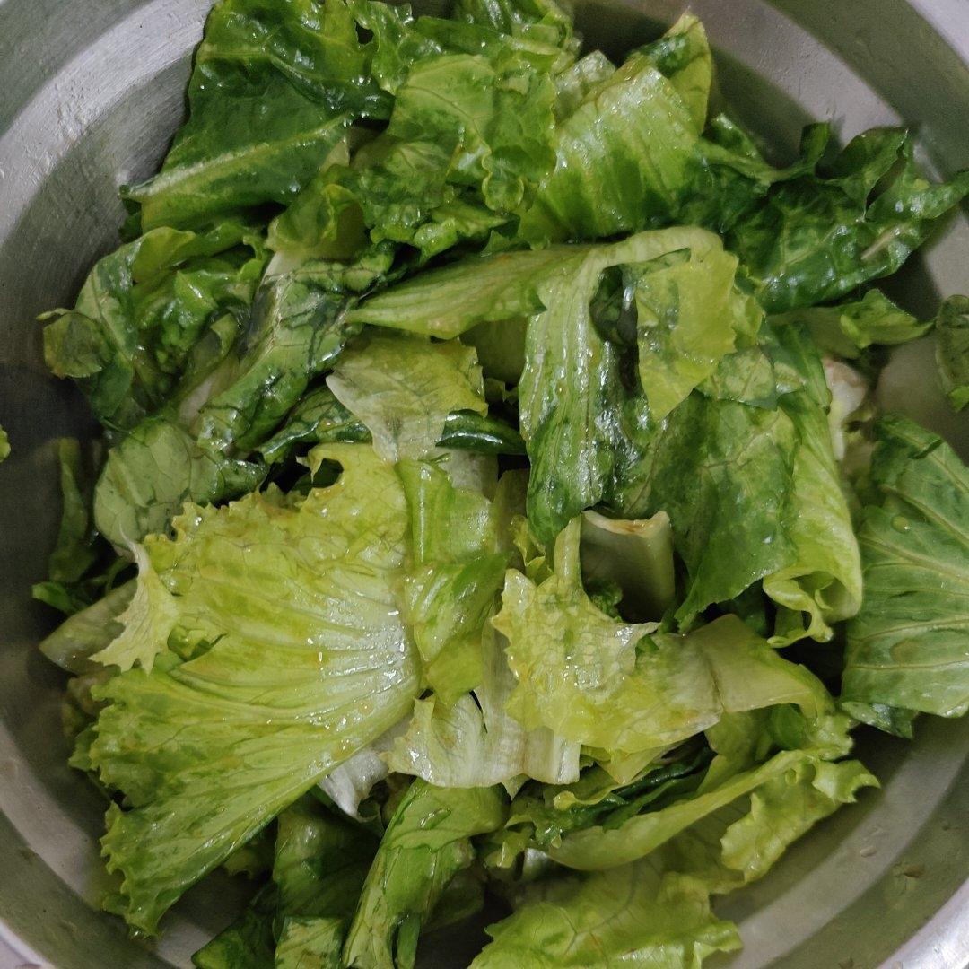 简易又实在美味的油醋汁生菜沙拉
