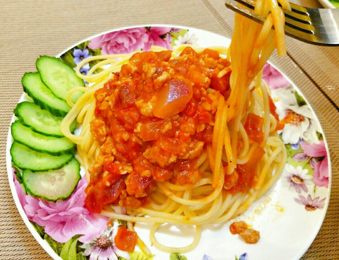 蕃茄蘑菇肉酱意大利面