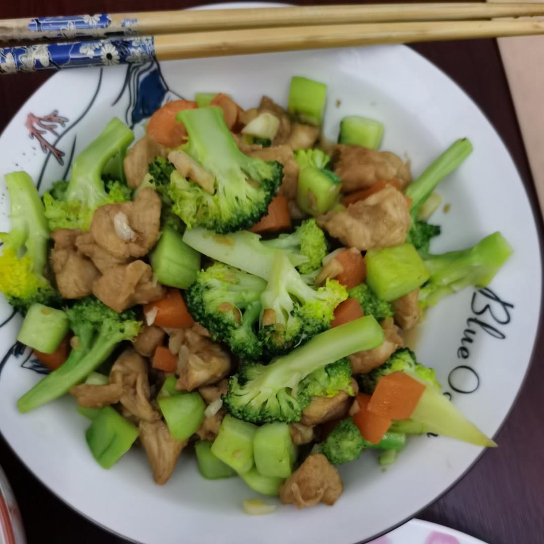 胡萝卜黄瓜鸡胸肉