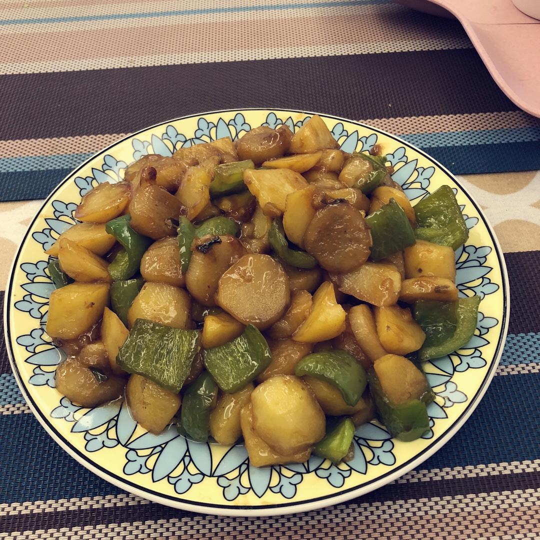 左手边rswe做的土豆烧茄子