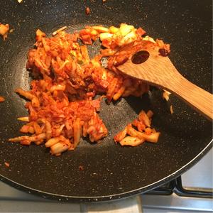 韩式泡菜炒饭。简单又好吃的做法 步骤6