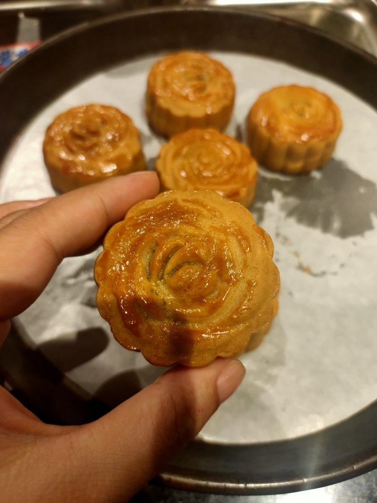 小玲做的广式莲蓉豆沙蛋黄月饼超详细步骤