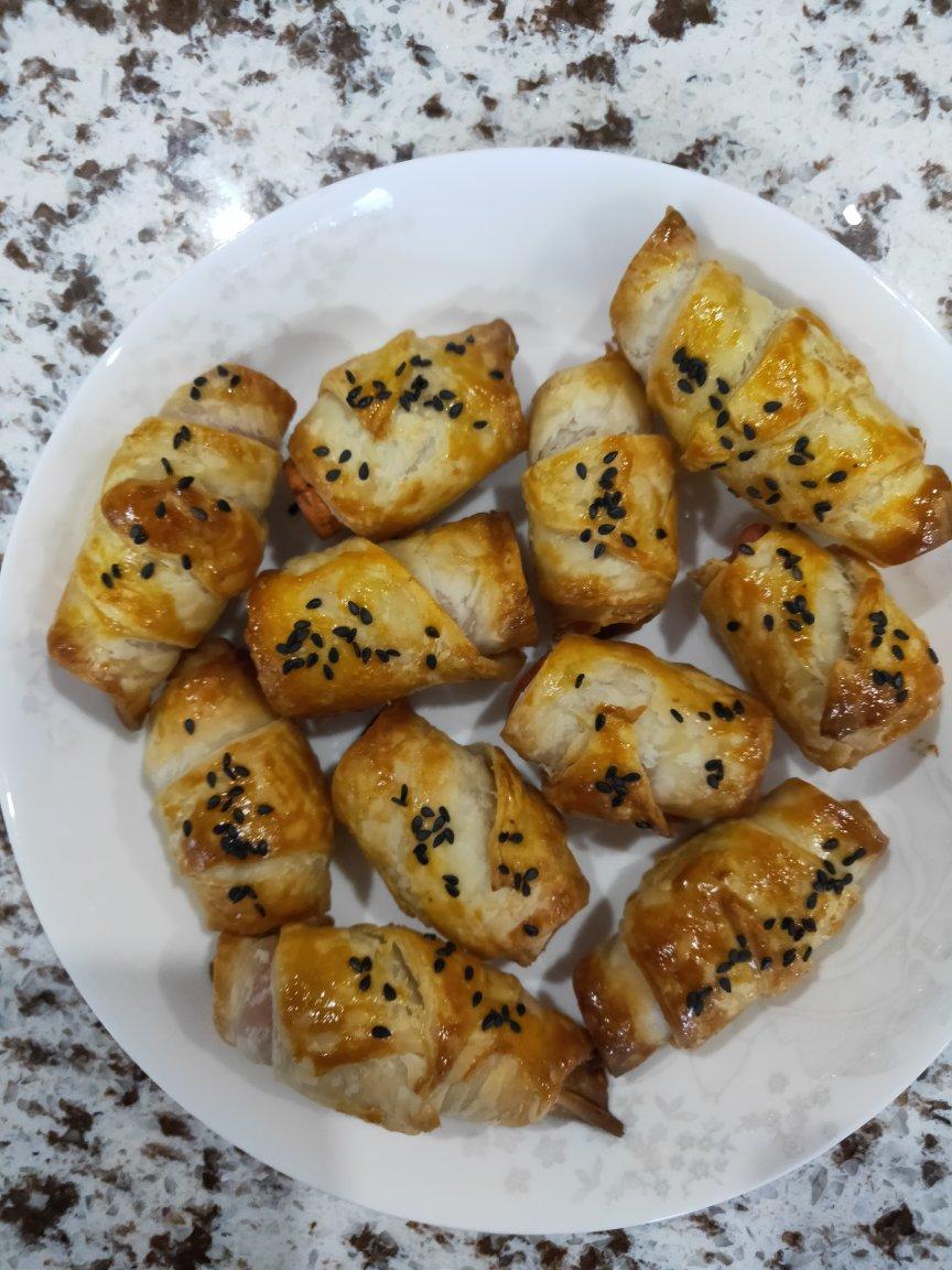 香肠酥皮卷：手抓饼皮还能这样吃，不用和面快速搞定早餐