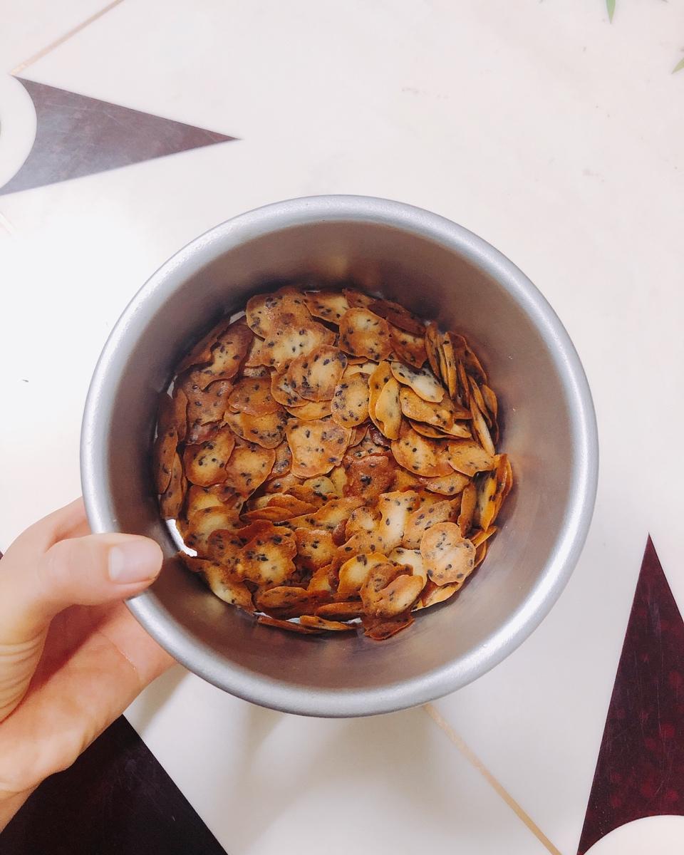 小时候的味道 — 芝麻鸡蛋薄脆饼干