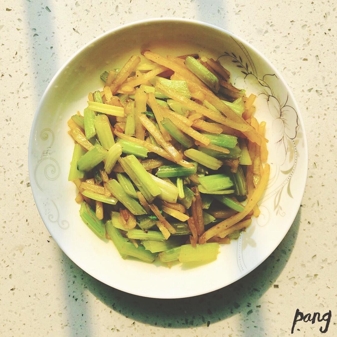 土豆炒芹菜