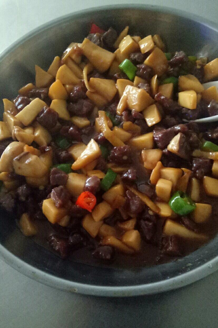 家常菜~杏鲍菇烧牛肉粒