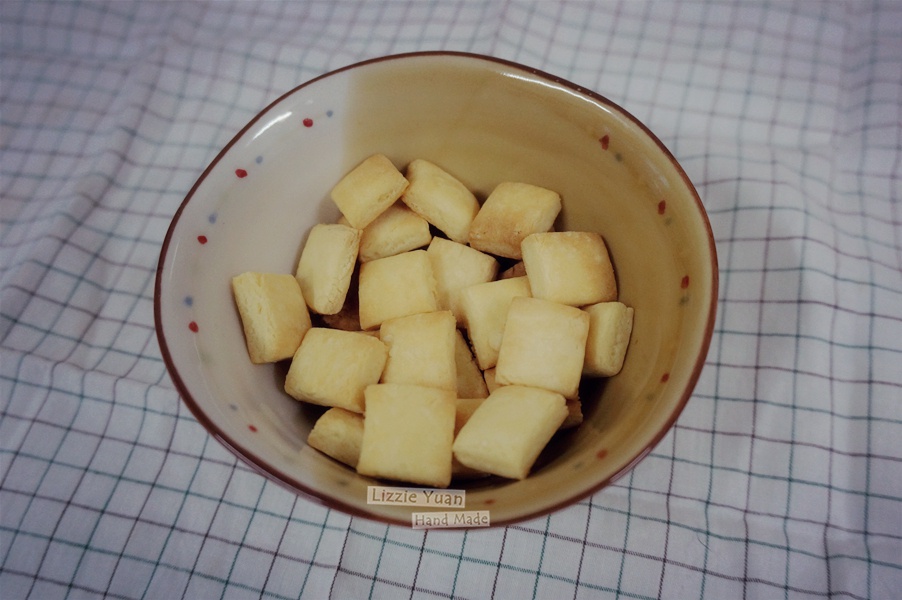 牛奶方块小饼干
