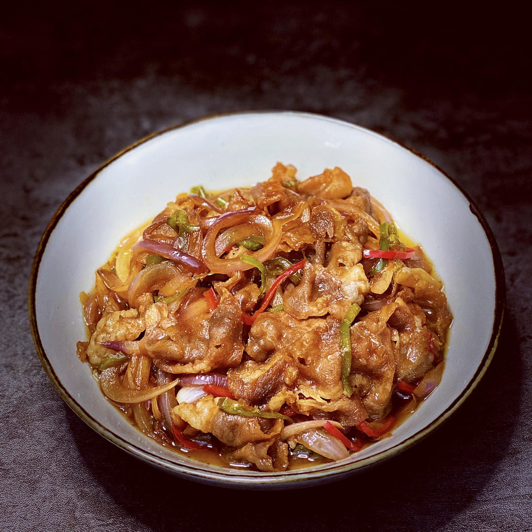 鹏妈在奔跑做的酱香洋葱炒肥牛下饭菜