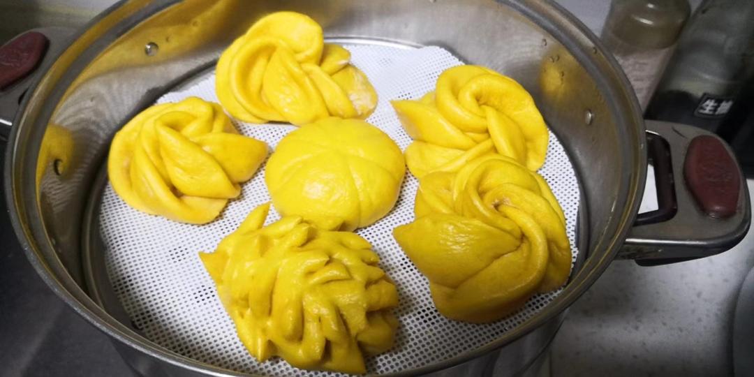 可以给宝宝当辅食的单纯版南瓜馒头，含玫瑰花、刺猬、南瓜造型馒头做法