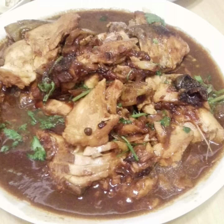 铁锅酱炖鱼