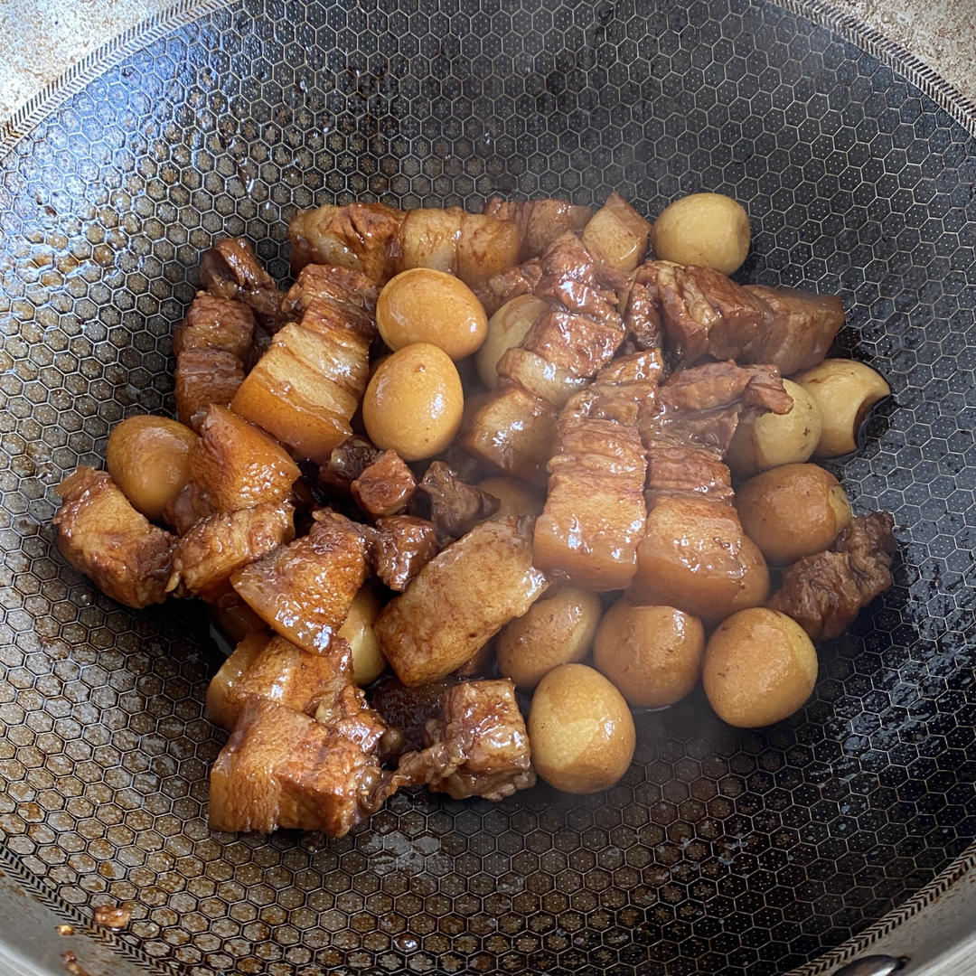 鹌鹑蛋红烧肉