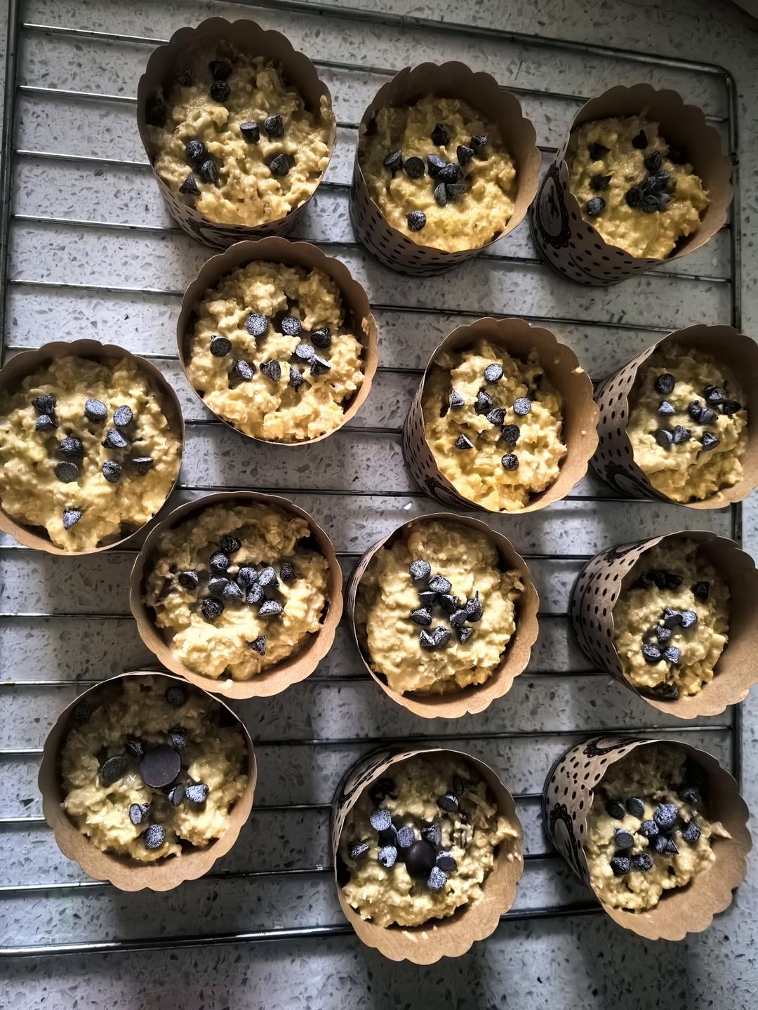 燕麦巧克力豆纸杯蛋糕