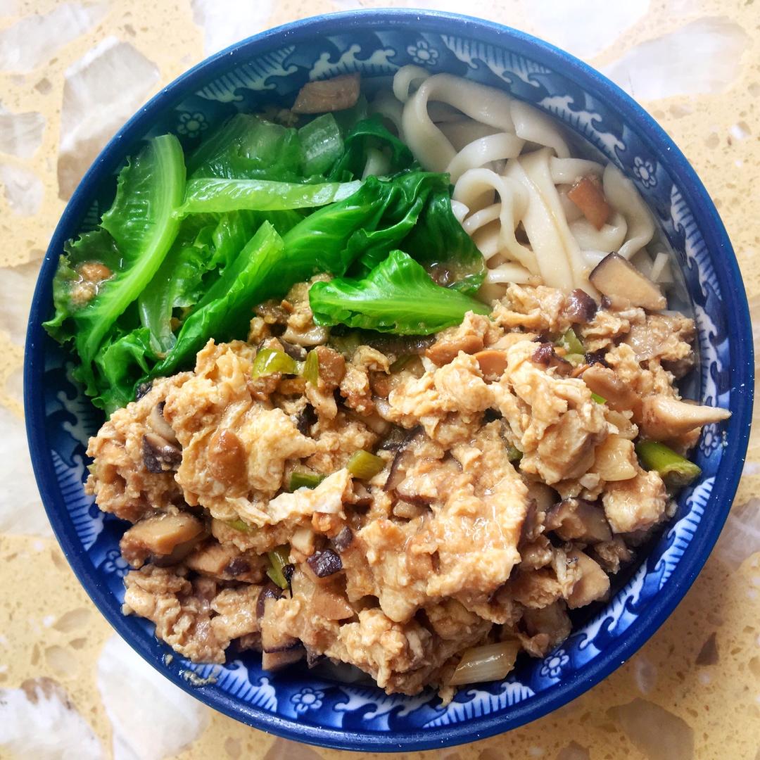 手擀面配鸡蛋酱Hand Make Noodles With Egg Sauce