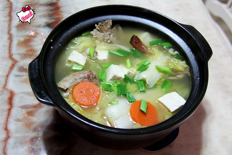 小佳dzai做的鸭架白菜豆腐豆豆汤