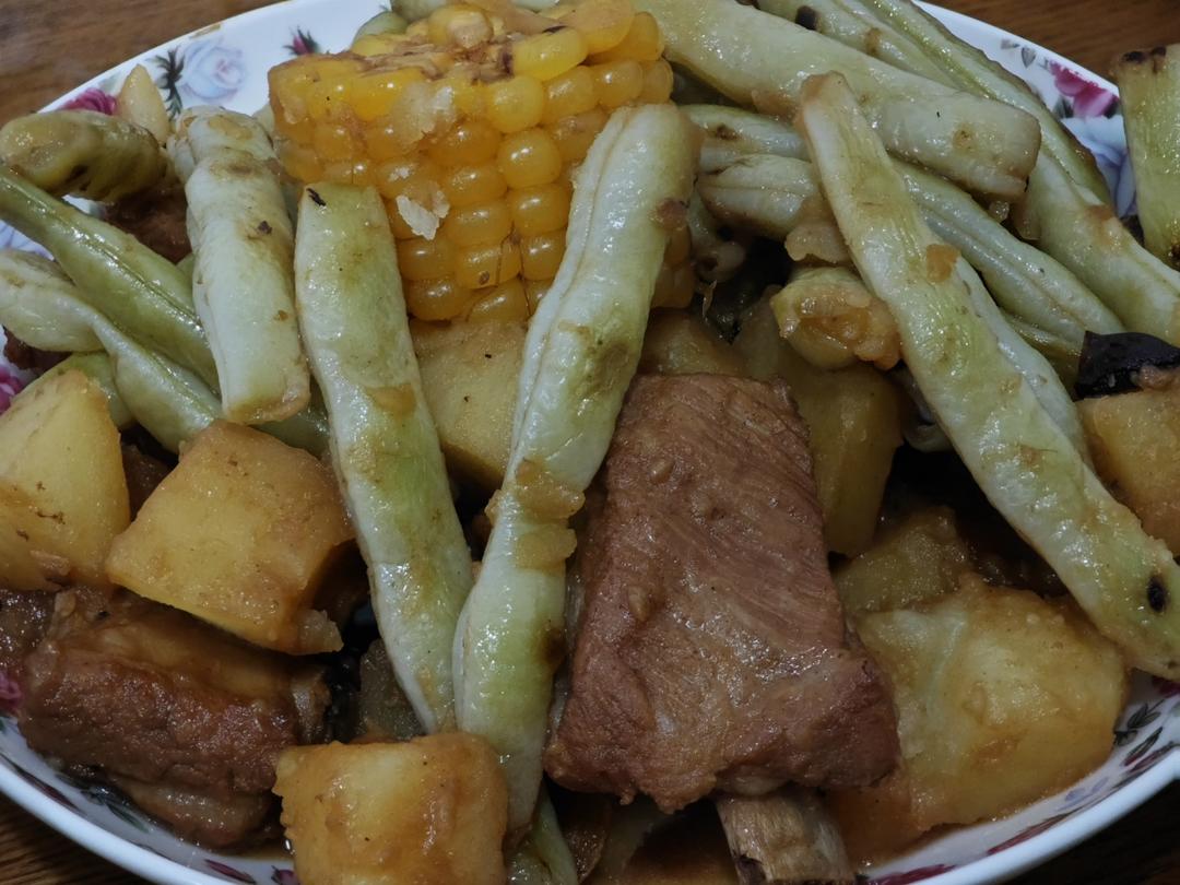 硬菜代表--排骨炖豆角土豆（豆角焖面胚子）