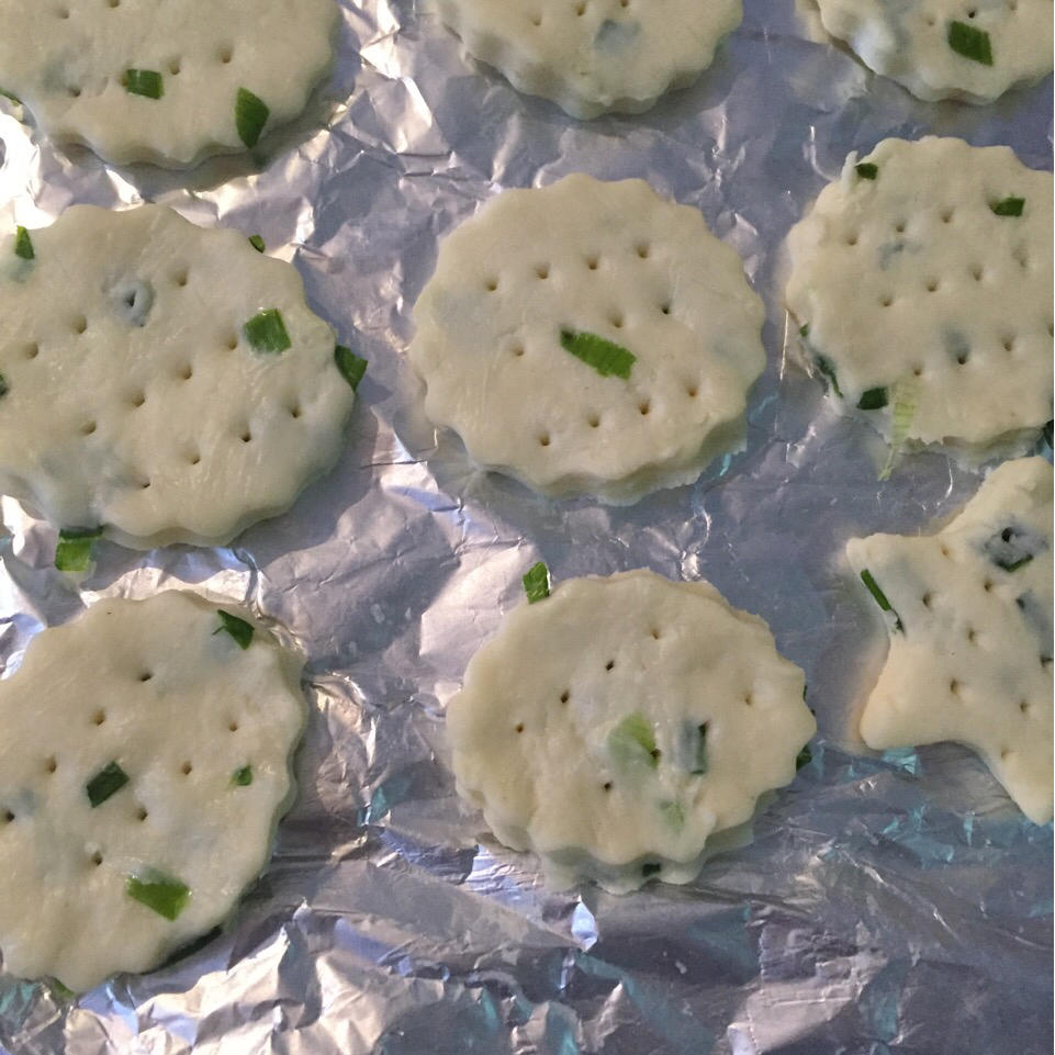 零经验也不怕：葱香苏打饼，据说好吃到六亲不认