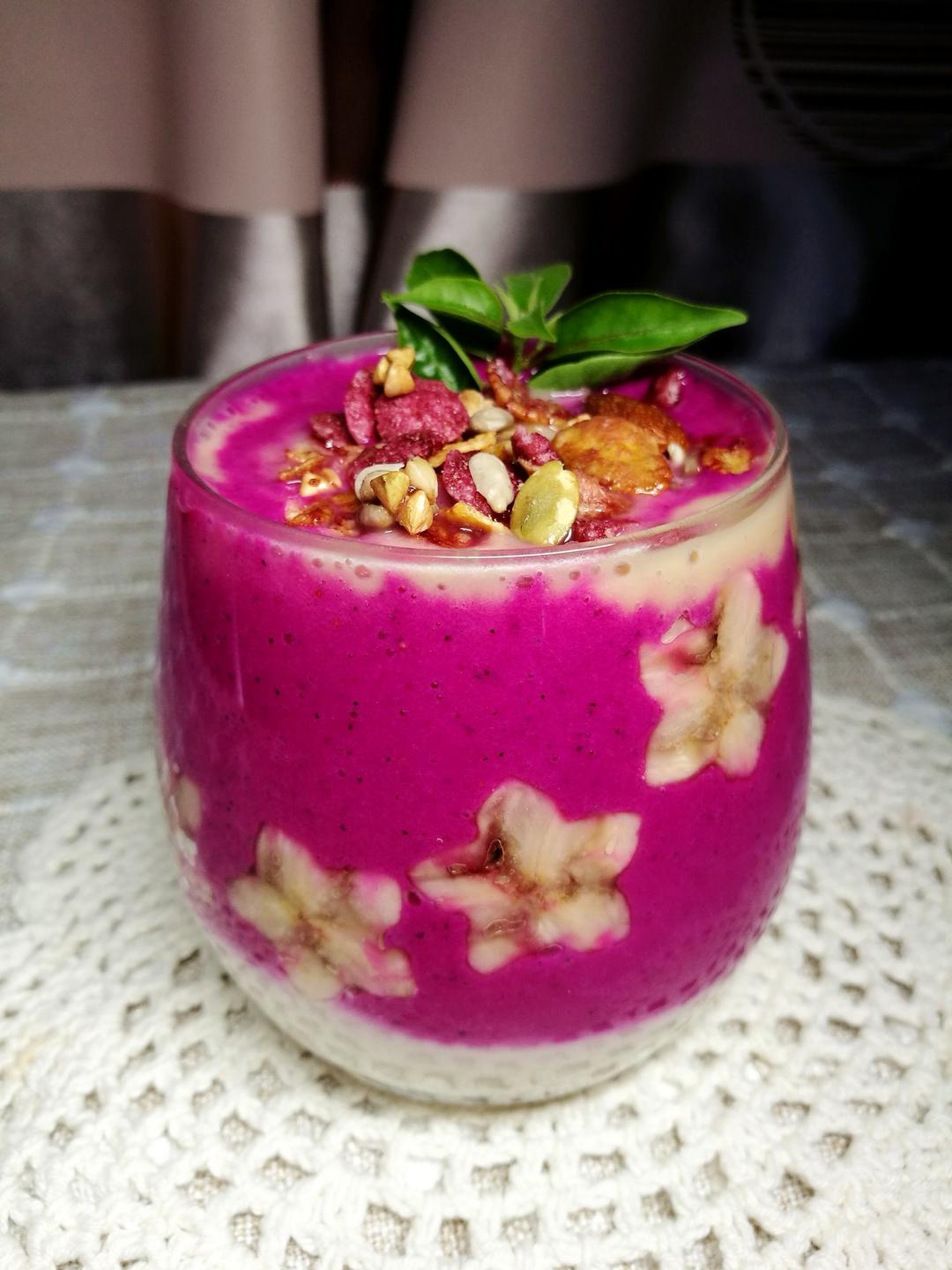 搅离梦做的火龙果酸奶奶昔