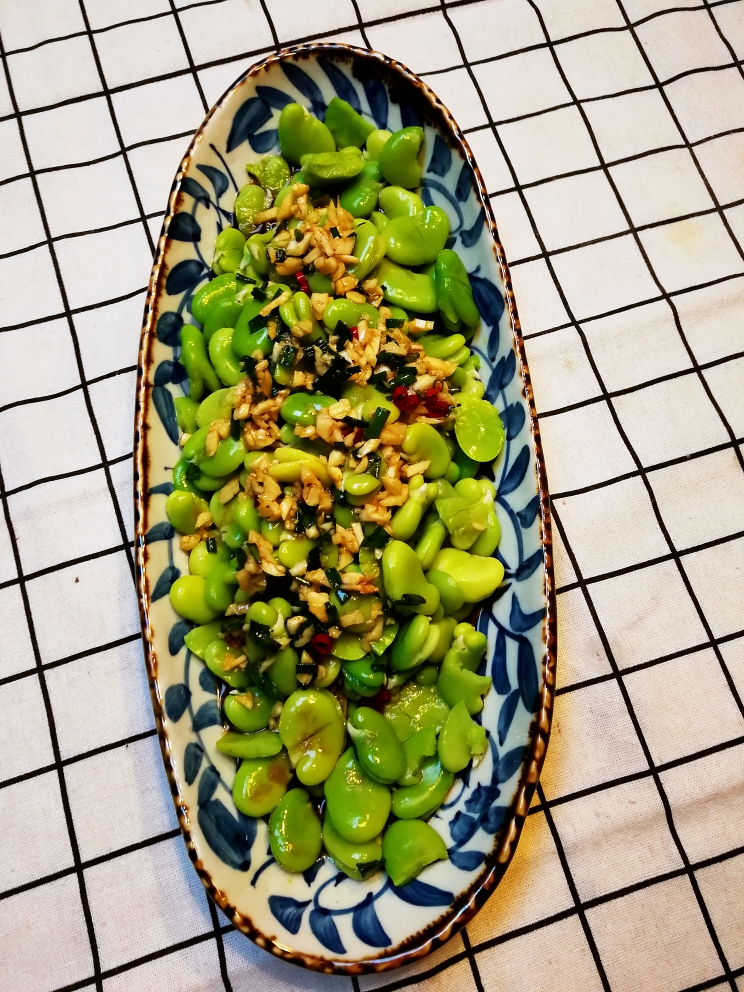 春天🌱的一口💋嫩鲜“油淋蚕豆”，好的食材🥒🥕🌶需要最简单、最朴质的烹饪来料理的做法