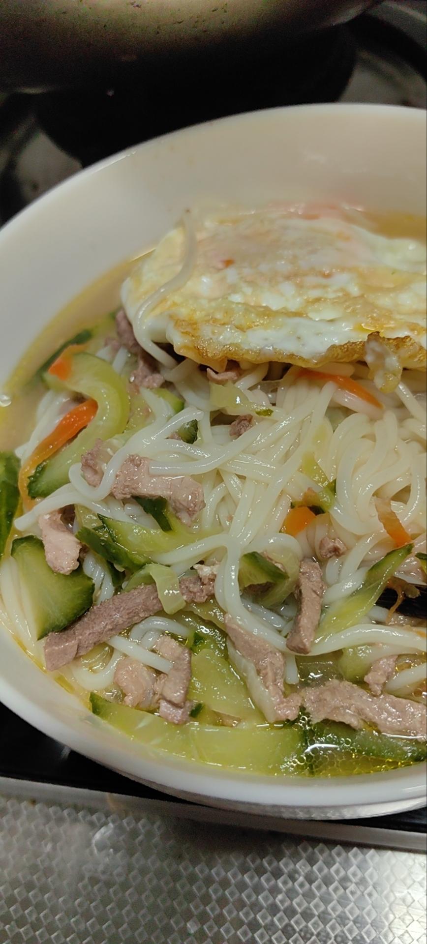 黄瓜肉丝面