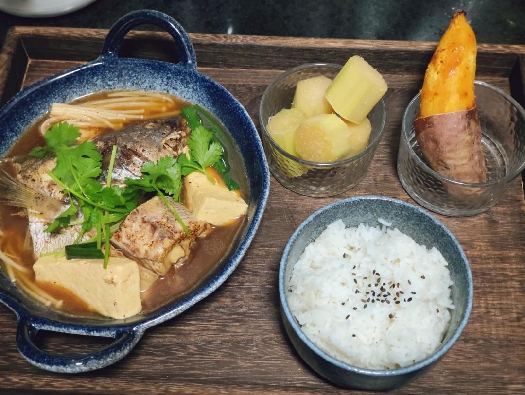 鱼头炖豆腐锅