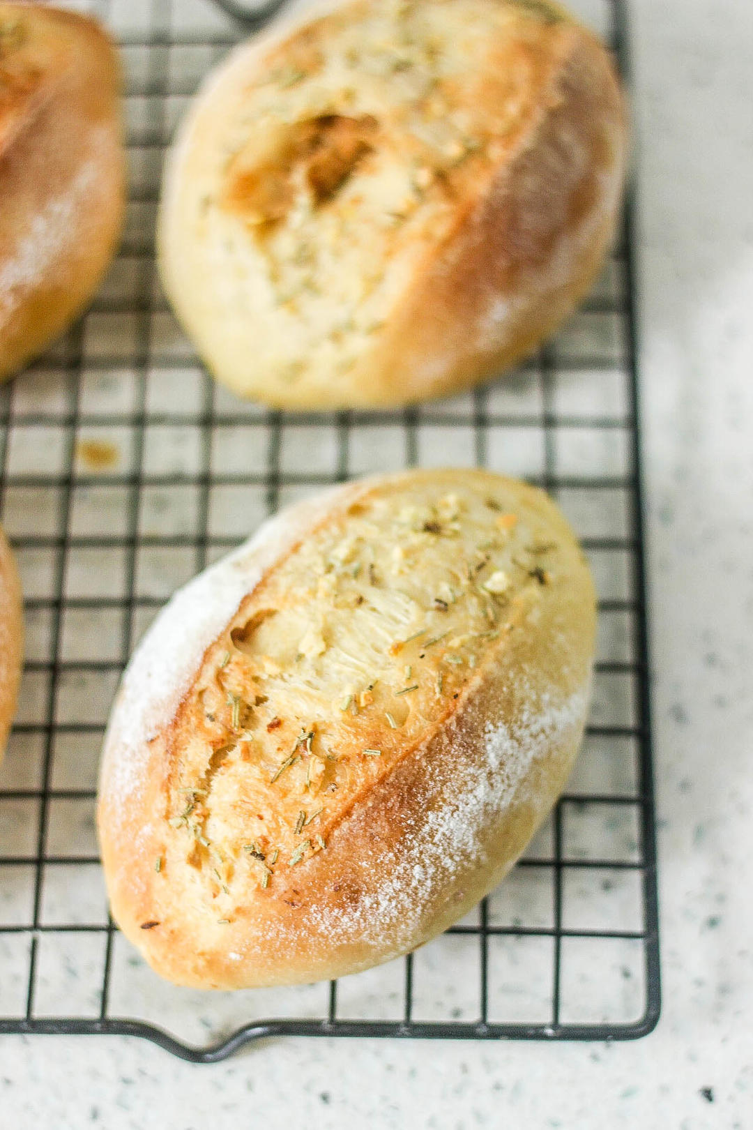 咸香柔和-超软燕麦香蒜面包