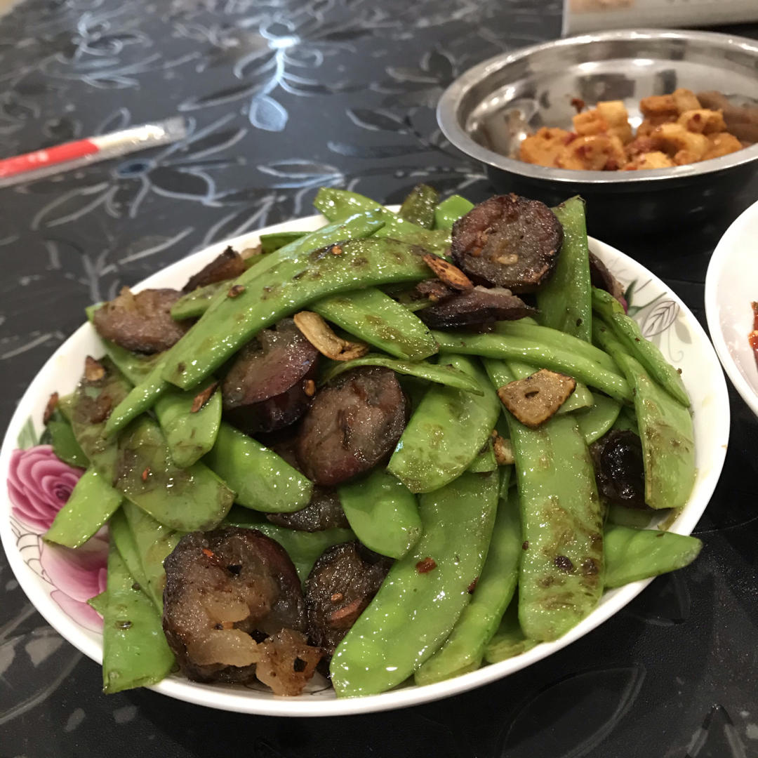 超脆爽的荷兰豆炒香肠