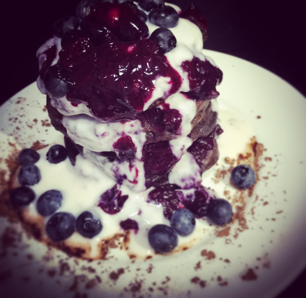 樱桃蓝莓朱古力PANCAKE